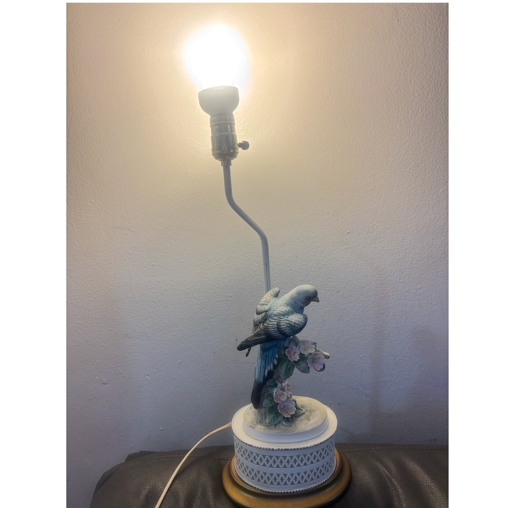 Vintage Table Lamp with Ceramic Parakeet Design MCM Porcelain Bird flowers works